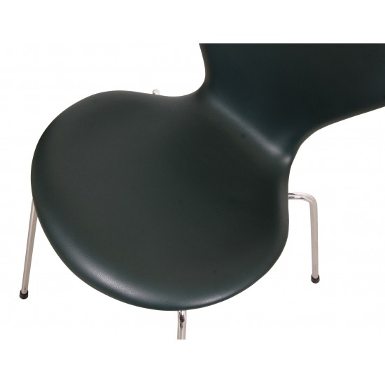Arne Jacobsen syver stol, 3107, nypolstret i mørke grønt classic læder