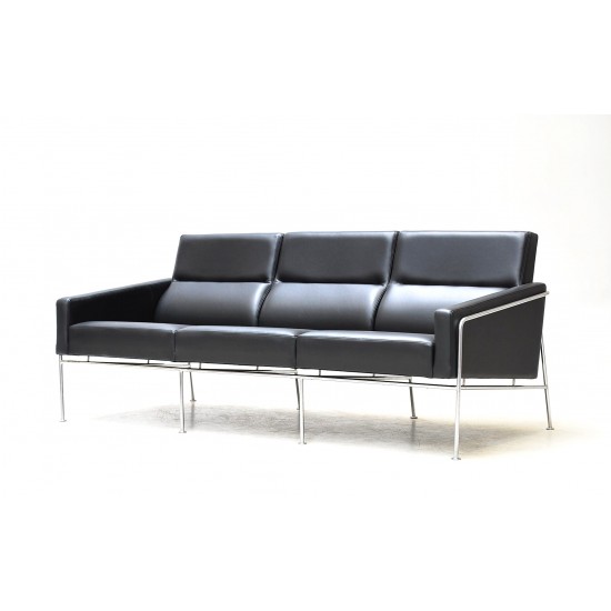 Arne Jacobsen 3pers Airport sofa newly upholstered with black aniline leather