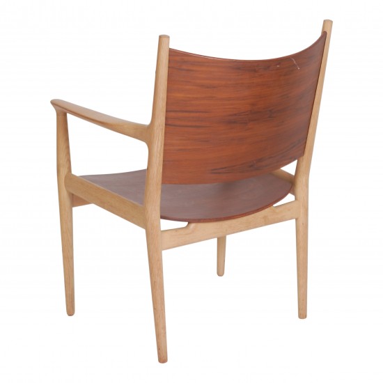 Hans J Wegner JH-513 chair