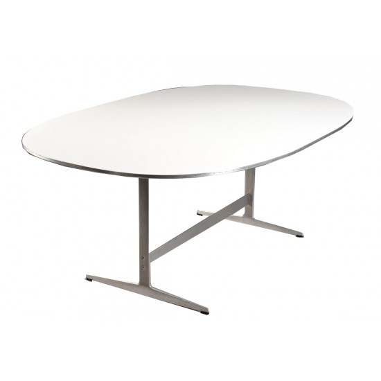 Arne Jacobsen 1902-1971/ Piet Hein 1905-1996. Superellipse spisebord med shakerstel Arne Jacobsen 1902-1971/ Piet Hein 1905-1996. Superellipse spisebord med shakerstel