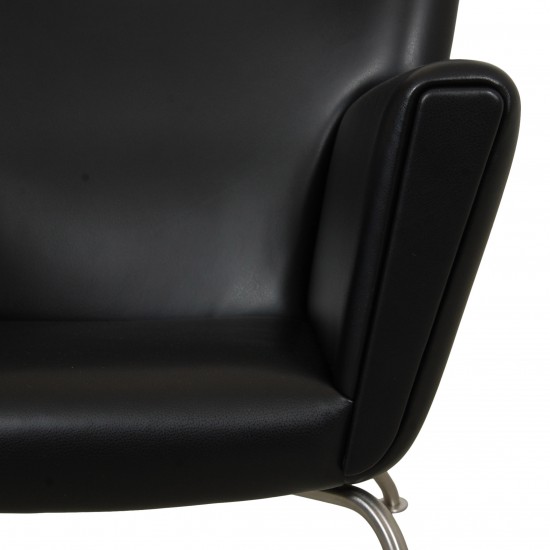 Hans Wegner Wingchair reupholstered i black classic leather