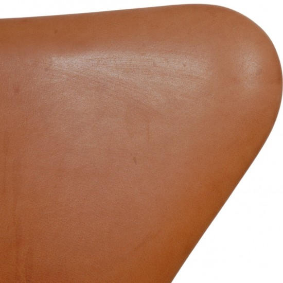 Arne Jacobsen 3207 armchair in patinated cognac leather