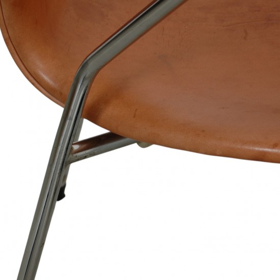 Arne Jacobsen 3207 armchair in patinated cognac leather