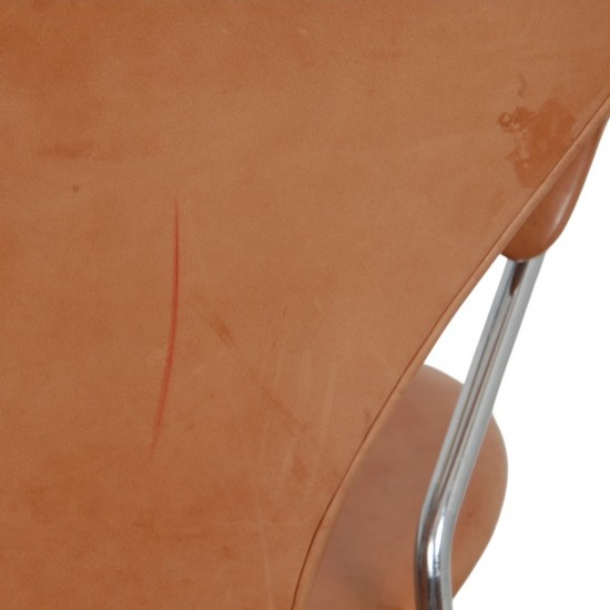 Arne Jacobsen 3207 armchair in patinated cognac leather