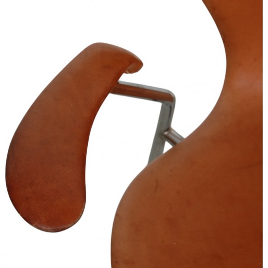 Arne Jacobsen 3207 armchair in patinated cognac leather