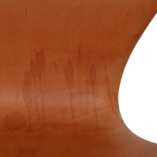 Arne Jacobsen 3207 armchair in patinated cognac leather