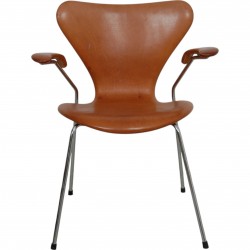 Arne Jacobsen 3207 armchair in patinated cognac leather