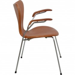 Arne Jacobsen 3207 armchair in patinated cognac leather