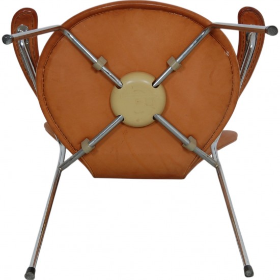 Arne Jacobsen 3207 armchair in patinated cognac leather