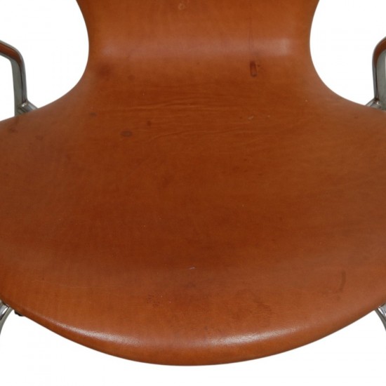 Arne Jacobsen 3207 armchair in patinated cognac leather