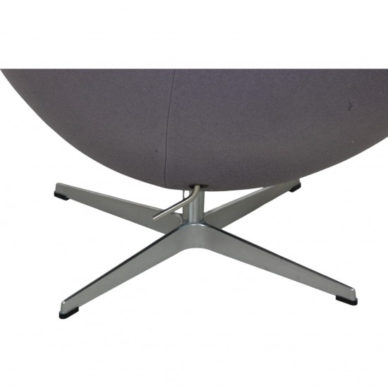 Arne Jacobsen Egg chair in blue fabric