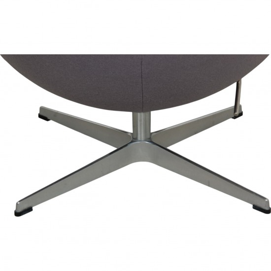 Arne Jacobsen Egg chair in blue fabric
