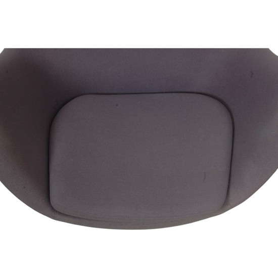 Arne Jacobsen Egg chair in blue fabric