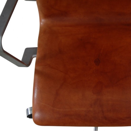 Arne Jacobsen Høj Oxford kontorstol i patineret cognac læder