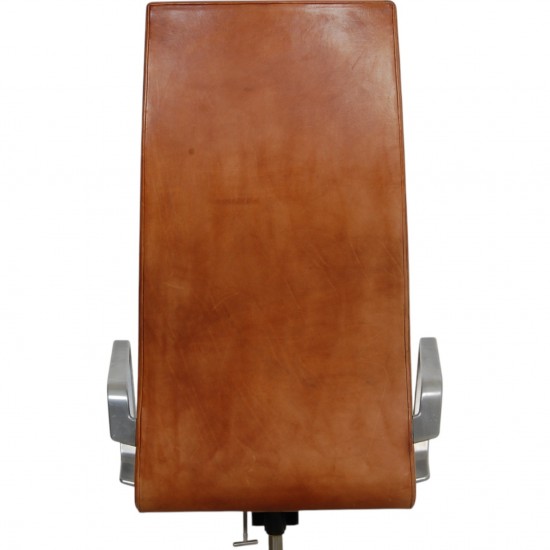 Arne Jacobsen Høj Oxford kontorstol i patineret cognac læder