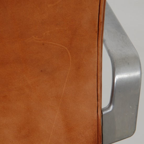 Arne Jacobsen Høj Oxford kontorstol i patineret cognac læder