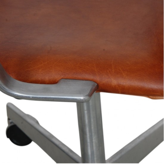 Arne Jacobsen Høj Oxford kontorstol i patineret cognac læder