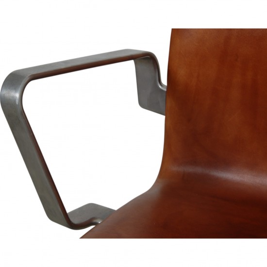 Arne Jacobsen Høj Oxford kontorstol i patineret cognac læder