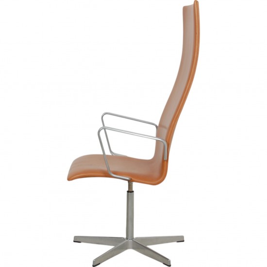 Arne Jacobsen Høj Oxford stol i cognac anilin læder