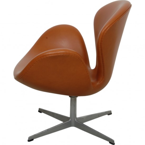 Arne Jacobsen Vintage Svane stol nybetrukket med Cognac Classic læder