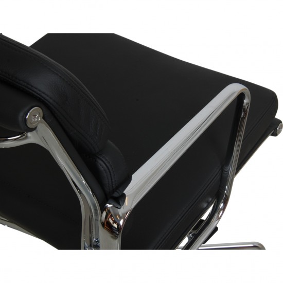 Charles Eames Ea-217 kontorstol nybetrukket med sort læder