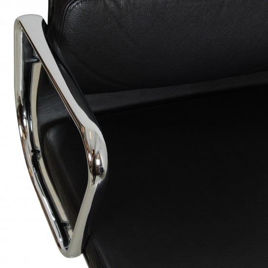 Charles Eames Ea-208 softpad chair in black leather