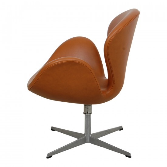 Arne Jacobsen Vintage Svane stol nybetrukket i cognac classic læder