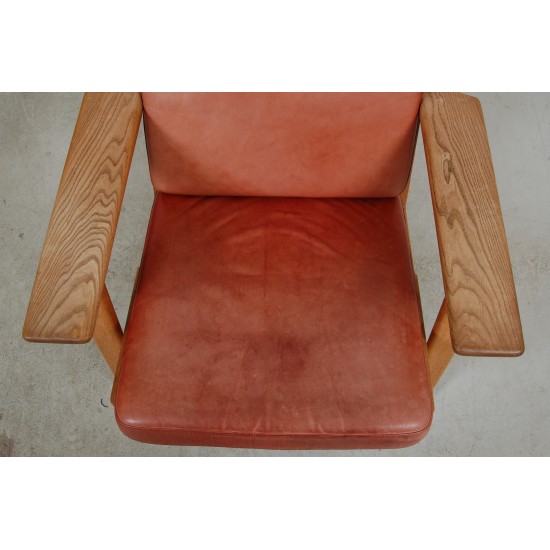 Hans Wegner GE-290a lounge chair in patinated red anilin leather