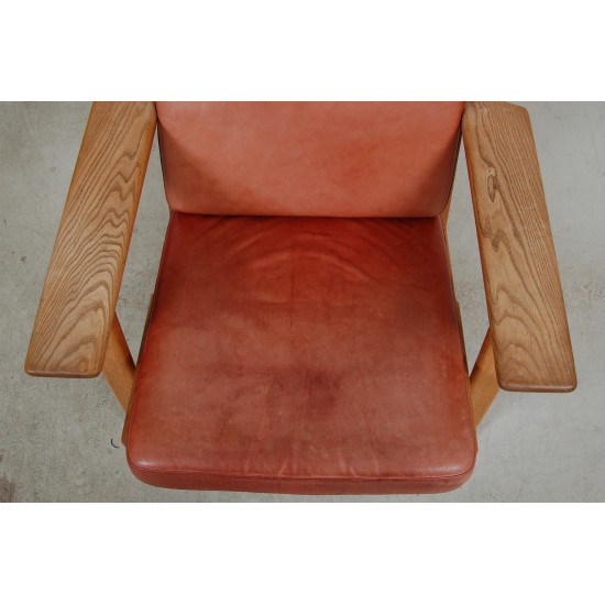 Hans Wegner GE-290a lounge chair in patinated red anilin leather