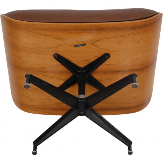 Charles Eames Lounge chair ottoman i brun læder