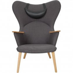 Hans Wegner Mama Bear stol i gråt stof