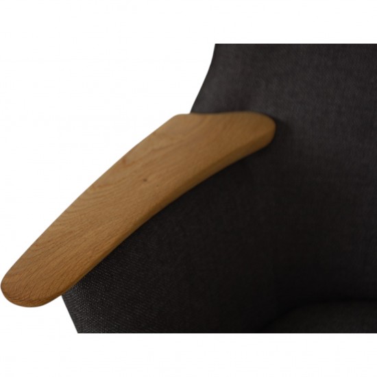 Hans Wegner Mama Bear stol i gråt stof