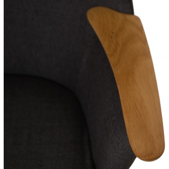 Hans Wegner Mama Bear stol i gråt stof
