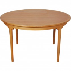 Hans Wegner CH76a China table of cherry wood