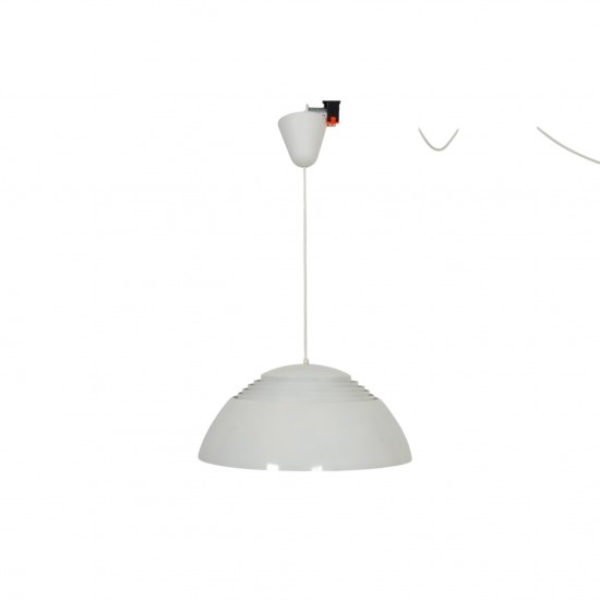 Arne Jacobsen Hvid Royal Pendel 38 cm