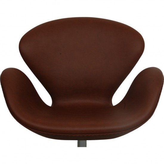 Arne Jacobsen Svane stol nybetrukket med Mokka Classic læder