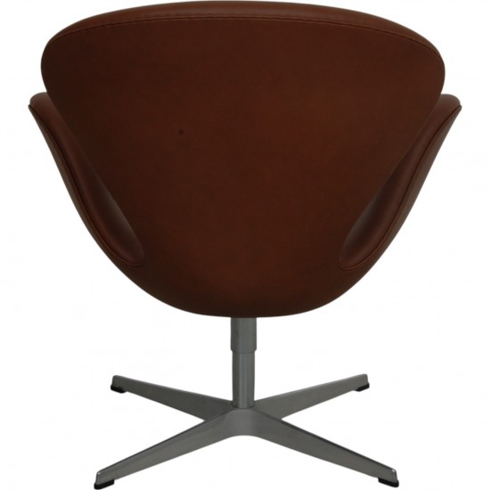 Arne Jacobsen Svane stol nybetrukket med Mokka Classic læder