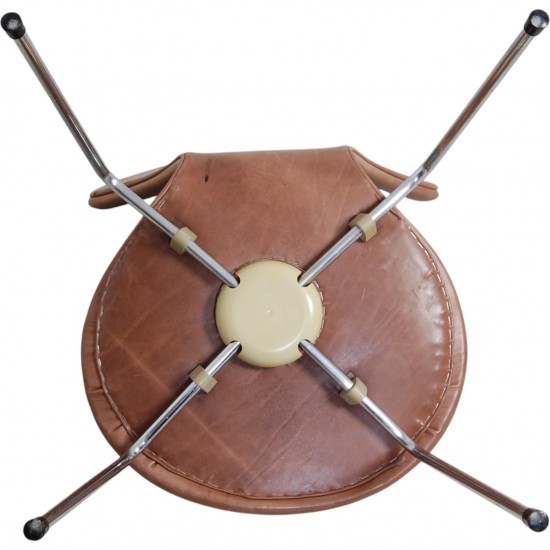 Sæt af 3 Arne Jacobsen Syver stole i patineret brun anilin læder