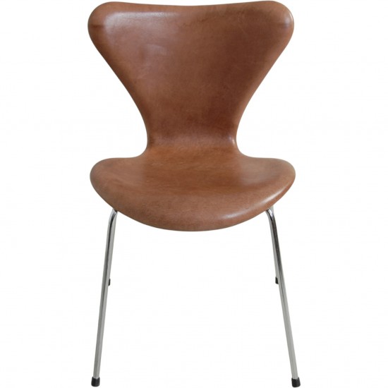 Sæt af 3 Arne Jacobsen Syver stole i patineret brun anilin læder