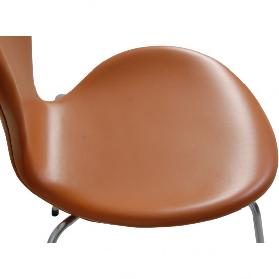 Sæt af 6 Arne Jacobsen Syver stole nybetrukket med whisky classic læder