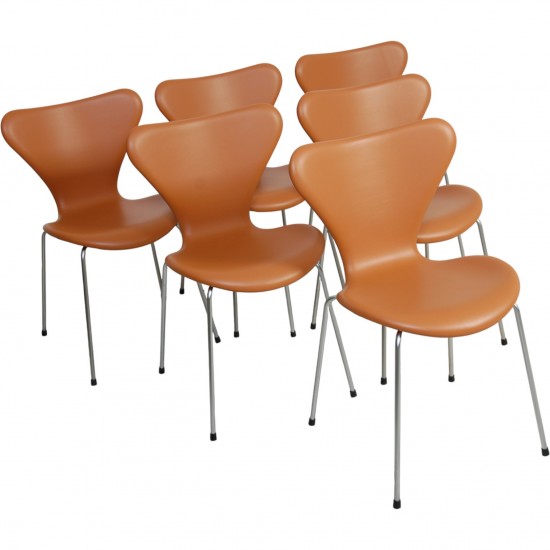 Sæt af 6 Arne Jacobsen Syver stole nybetrukket med whisky classic læder
