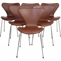 Sæt af 6 Arne Jacobsen Syver stole i mokka classic læder