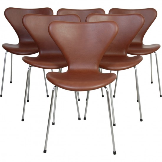Sæt af 6 Arne Jacobsen Syver stole i mokka classic læder