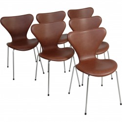 Sæt af 6 Arne Jacobsen Syver stole i mokka classic læder