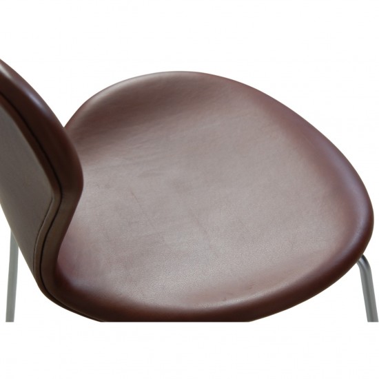 Sæt af 6 Arne Jacobsen Syver stole i mokka classic læder