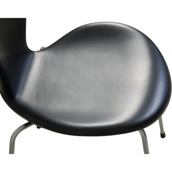 Sæt af 6 Arne Jacobsen Syver stol i sort Classic læder