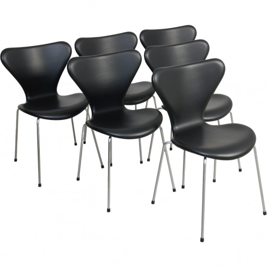 Sæt af 6 Arne Jacobsen Syver stol i sort Classic læder
