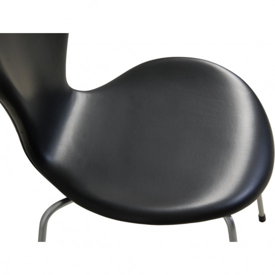 Sæt af 6 Arne Jacobsen Syver stol i sort Classic læder