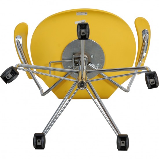 Arne Jacobsen gul 3217 kontorstol 2000