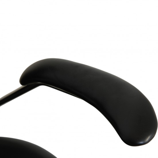 Arne Jacobsen 3217 kontorstol i patineret sort Essential læder 2000'erne